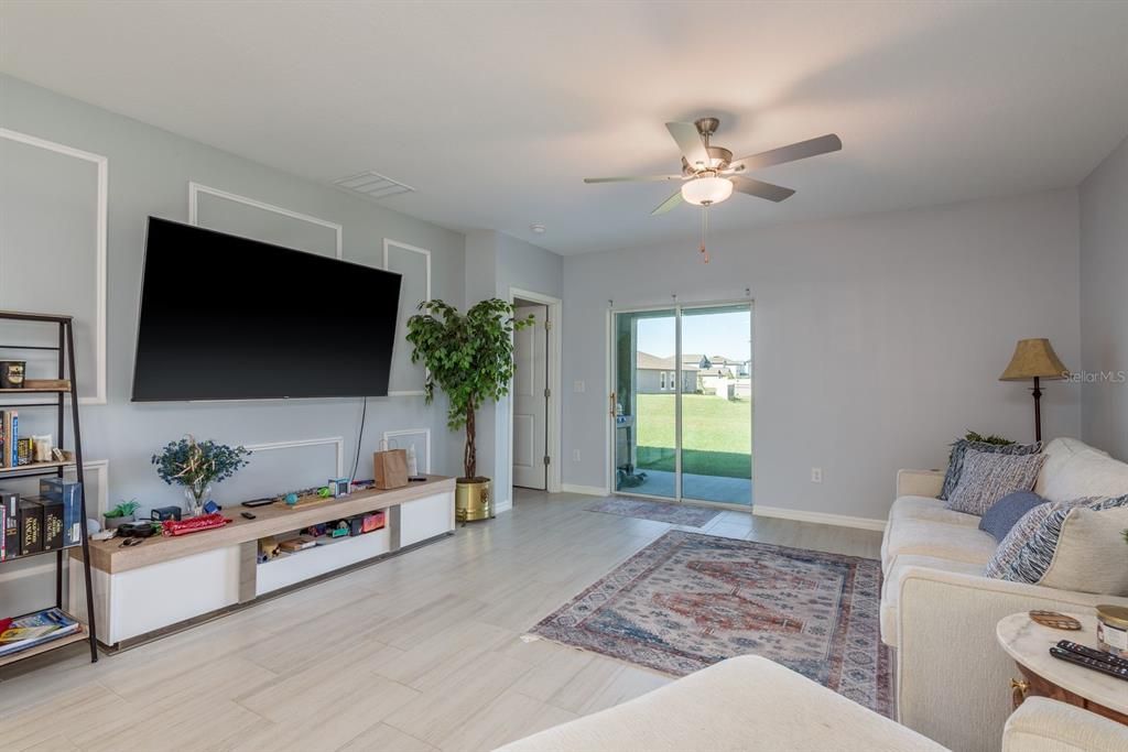 For Sale: $445,000 (5 beds, 2 baths, 2389 Square Feet)