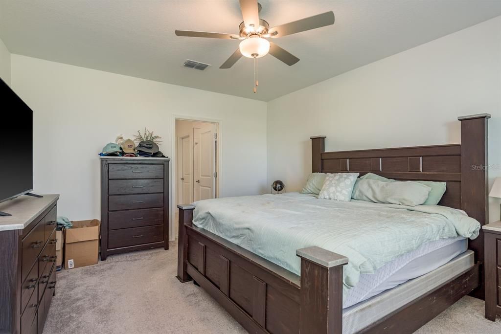 For Sale: $445,000 (5 beds, 2 baths, 2389 Square Feet)