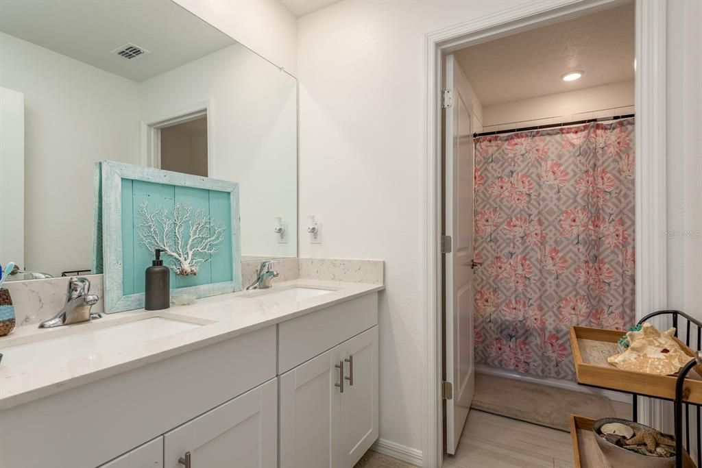 For Sale: $445,000 (5 beds, 2 baths, 2389 Square Feet)