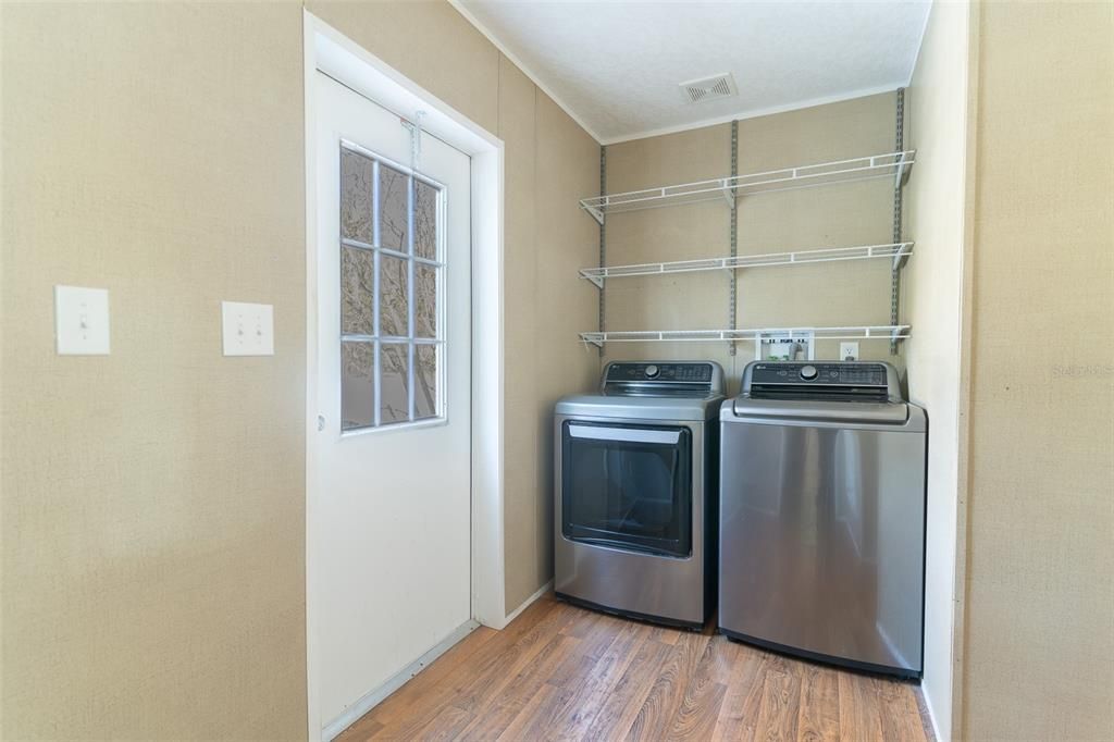 待售: $215,000 (3 贝兹, 2 浴室, 1152 平方英尺)