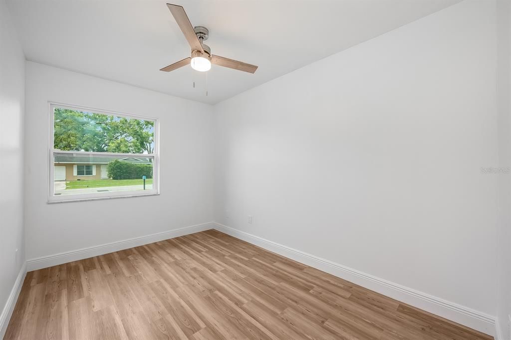 For Sale: $325,000 (3 beds, 1 baths, 1300 Square Feet)