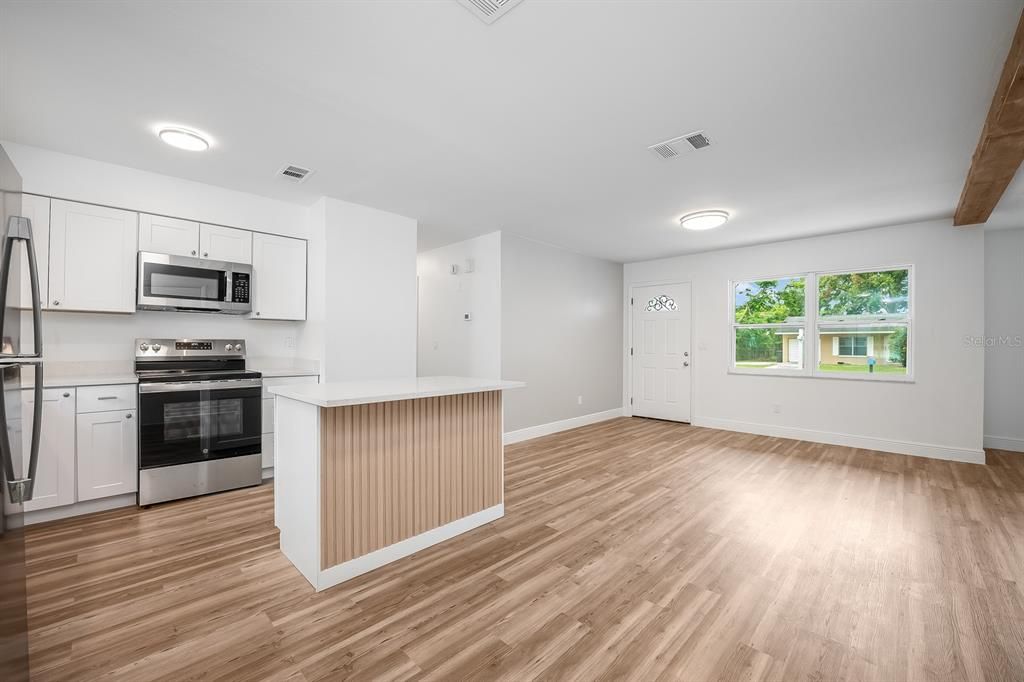 For Sale: $325,000 (3 beds, 1 baths, 1300 Square Feet)