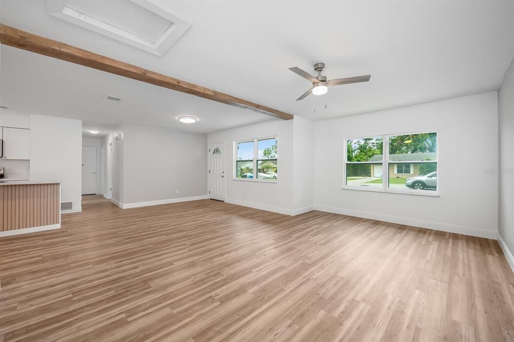 For Sale: $325,000 (3 beds, 1 baths, 1300 Square Feet)