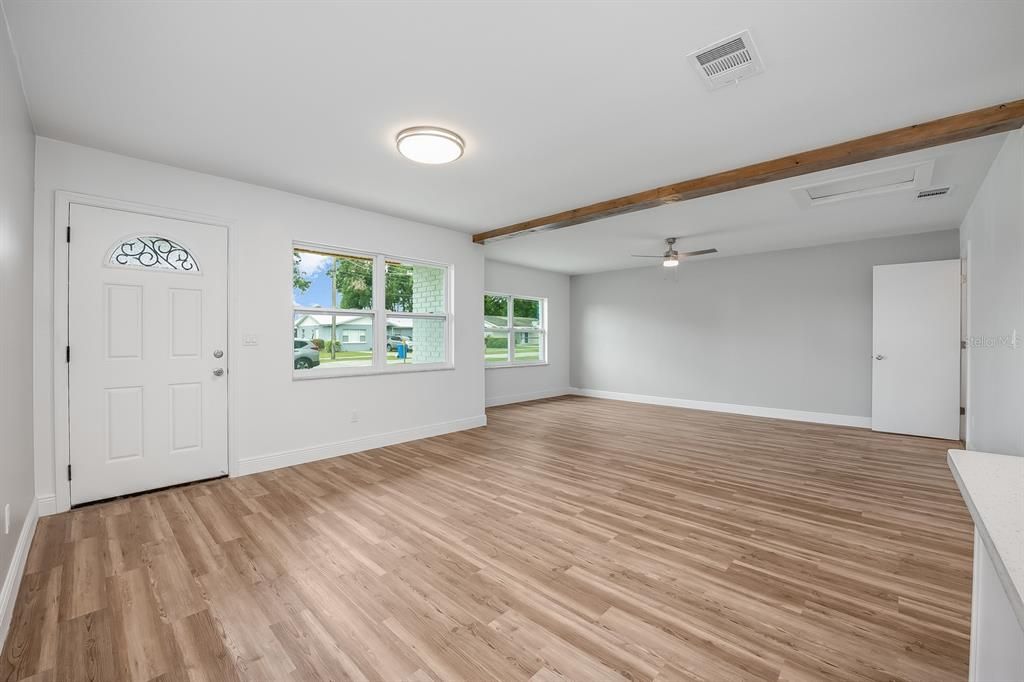 For Sale: $325,000 (3 beds, 1 baths, 1300 Square Feet)