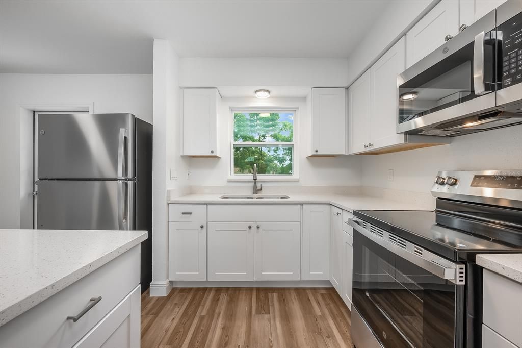 For Sale: $325,000 (3 beds, 1 baths, 1300 Square Feet)