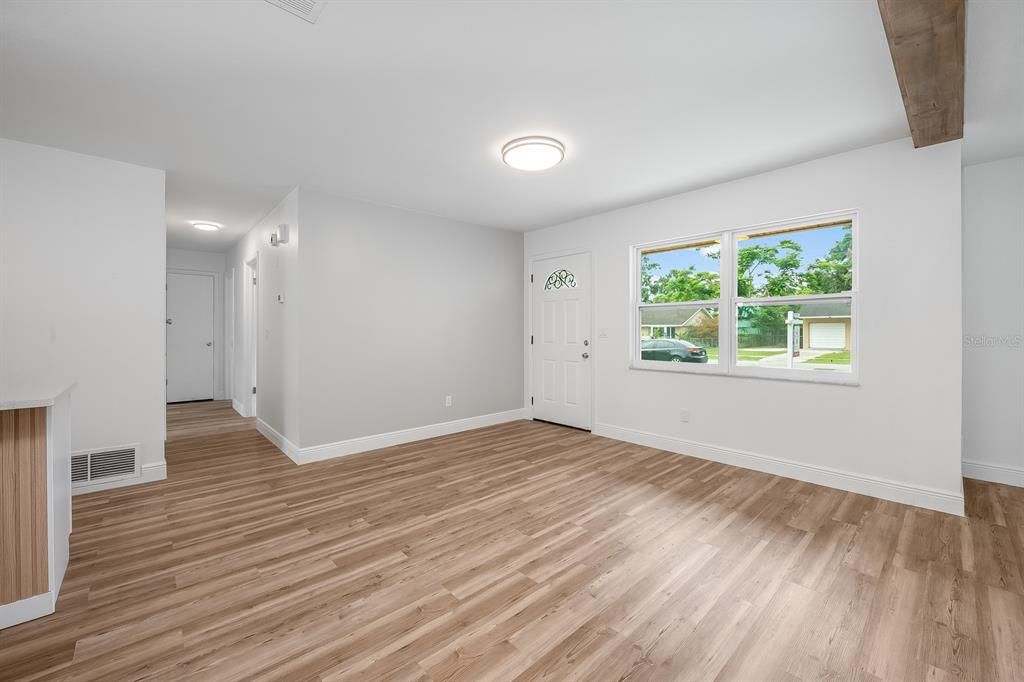 For Sale: $325,000 (3 beds, 1 baths, 1300 Square Feet)