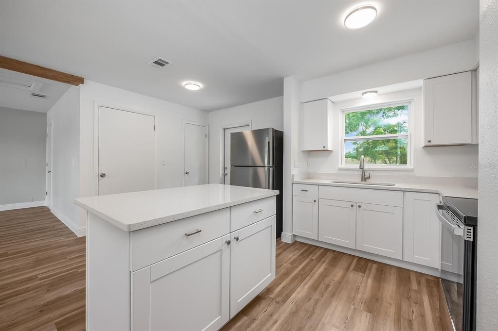 For Sale: $325,000 (3 beds, 1 baths, 1300 Square Feet)