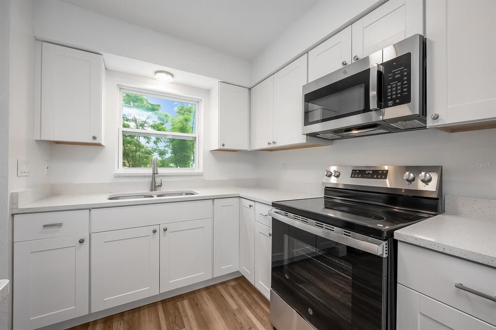 For Sale: $325,000 (3 beds, 1 baths, 1300 Square Feet)