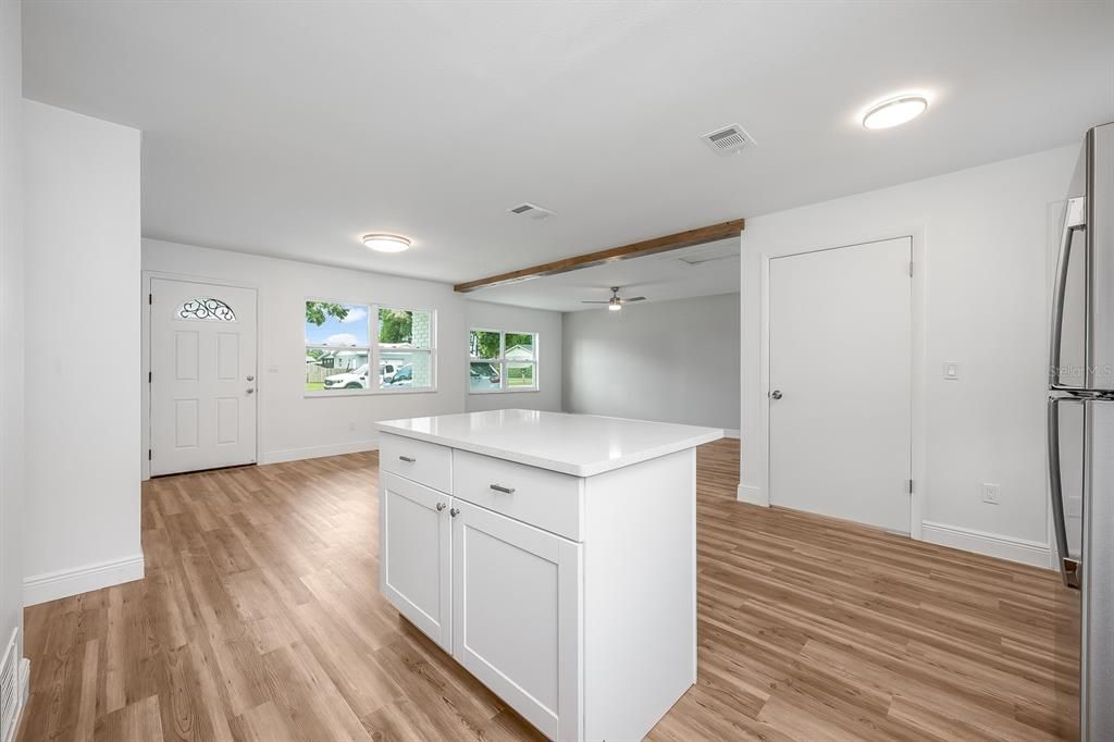 For Sale: $325,000 (3 beds, 1 baths, 1300 Square Feet)