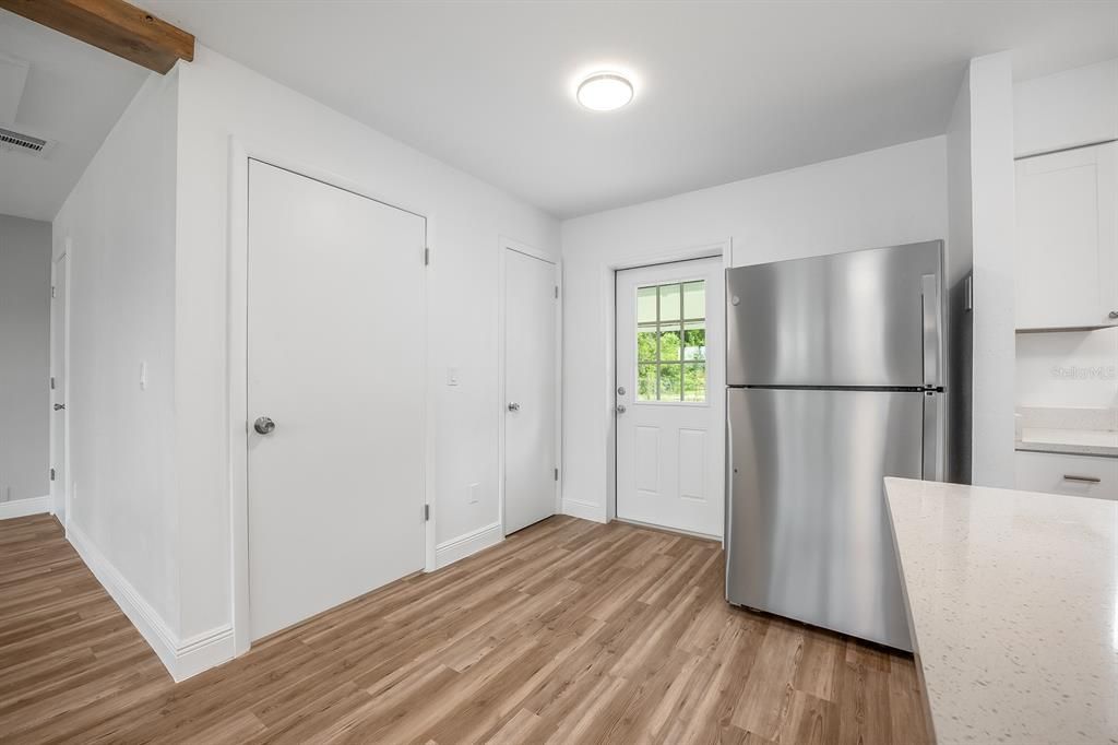 For Sale: $325,000 (3 beds, 1 baths, 1300 Square Feet)