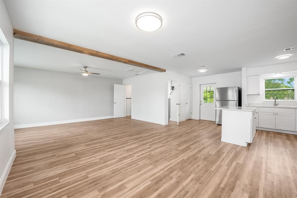 For Sale: $325,000 (3 beds, 1 baths, 1300 Square Feet)