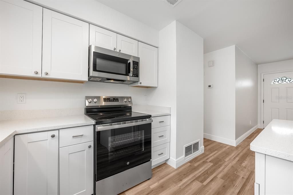 For Sale: $325,000 (3 beds, 1 baths, 1300 Square Feet)