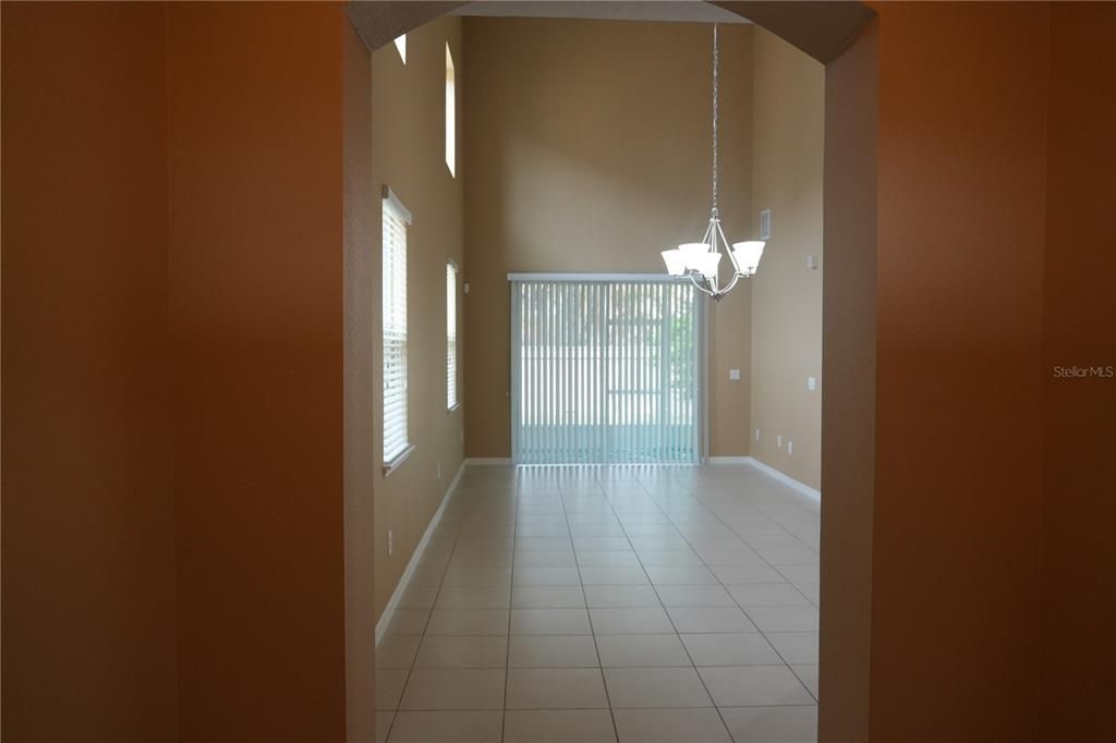 Activo con contrato: $2,300 (3 camas, 2 baños, 1860 Pies cuadrados)