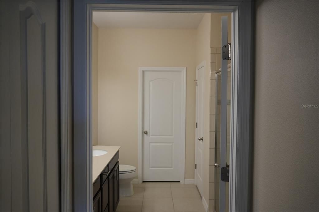 Activo con contrato: $2,300 (3 camas, 2 baños, 1860 Pies cuadrados)