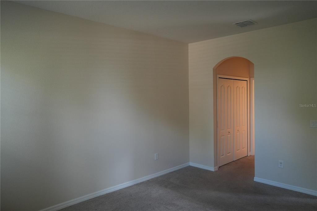 Activo con contrato: $2,300 (3 camas, 2 baños, 1860 Pies cuadrados)