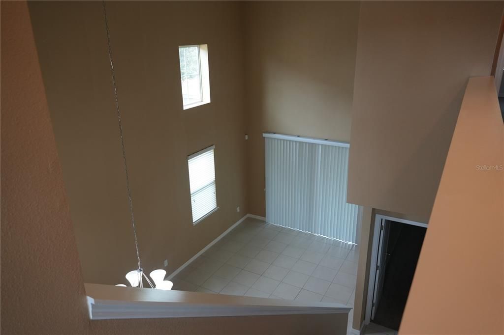 Activo con contrato: $2,300 (3 camas, 2 baños, 1860 Pies cuadrados)