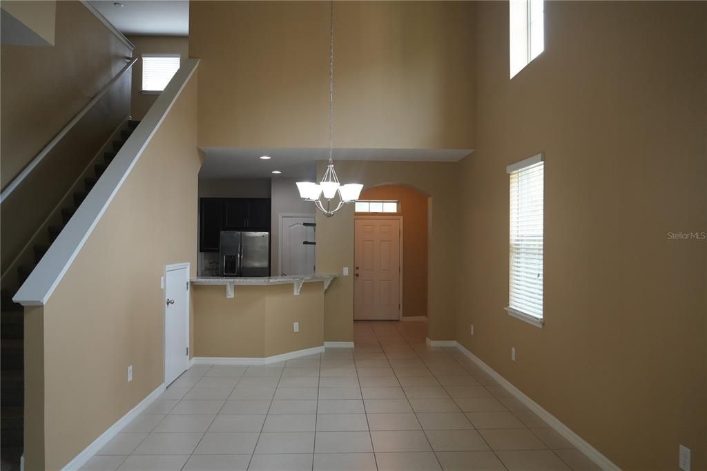 Activo con contrato: $2,300 (3 camas, 2 baños, 1860 Pies cuadrados)