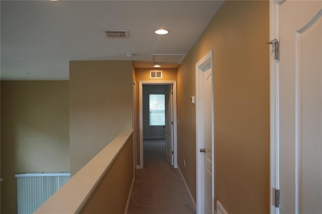 Activo con contrato: $2,300 (3 camas, 2 baños, 1860 Pies cuadrados)