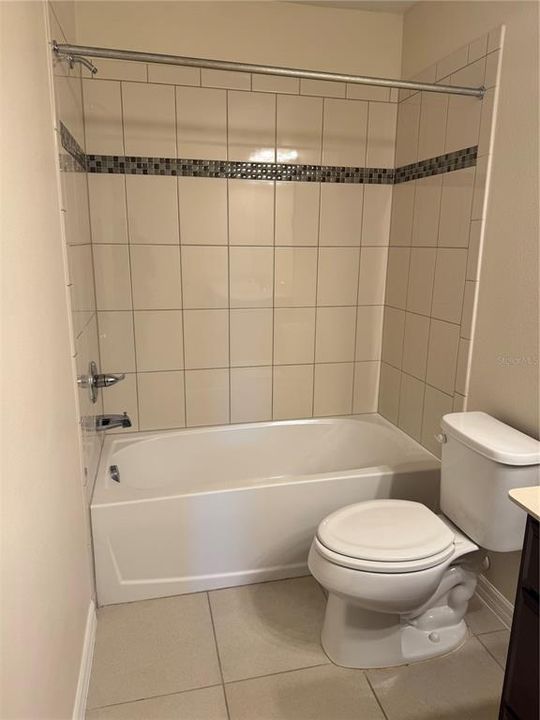 Activo con contrato: $2,300 (3 camas, 2 baños, 1860 Pies cuadrados)