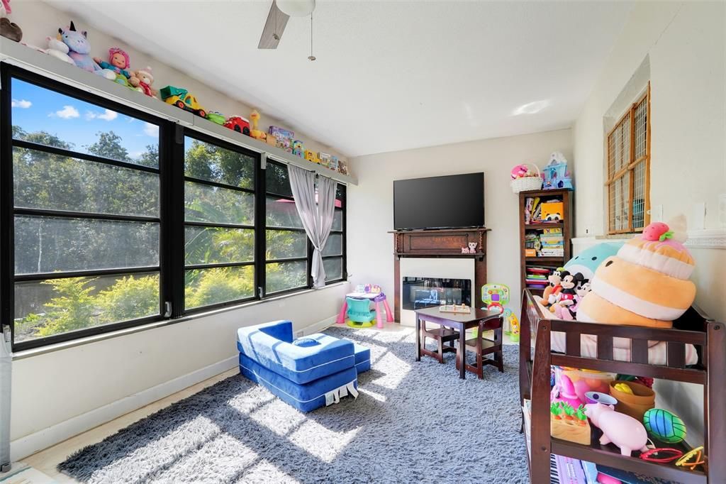 For Sale: $374,900 (2 beds, 2 baths, 1420 Square Feet)