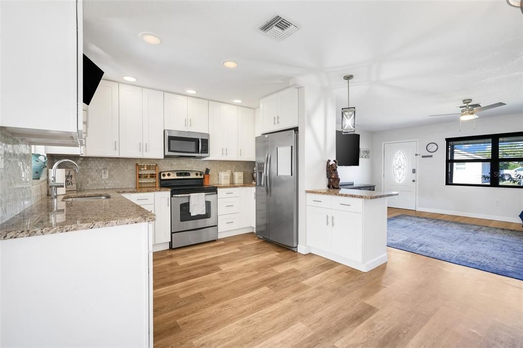 For Sale: $374,900 (2 beds, 2 baths, 1420 Square Feet)