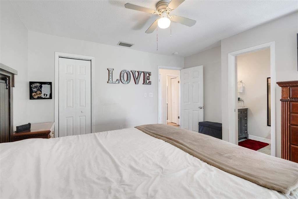 For Sale: $374,900 (2 beds, 2 baths, 1420 Square Feet)