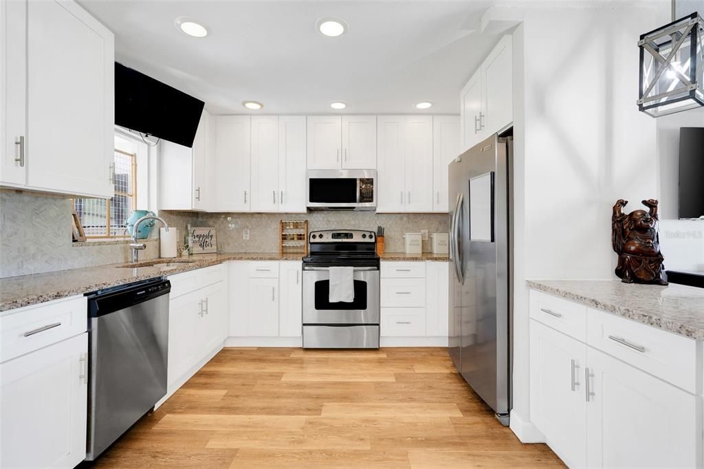 For Sale: $374,900 (2 beds, 2 baths, 1420 Square Feet)