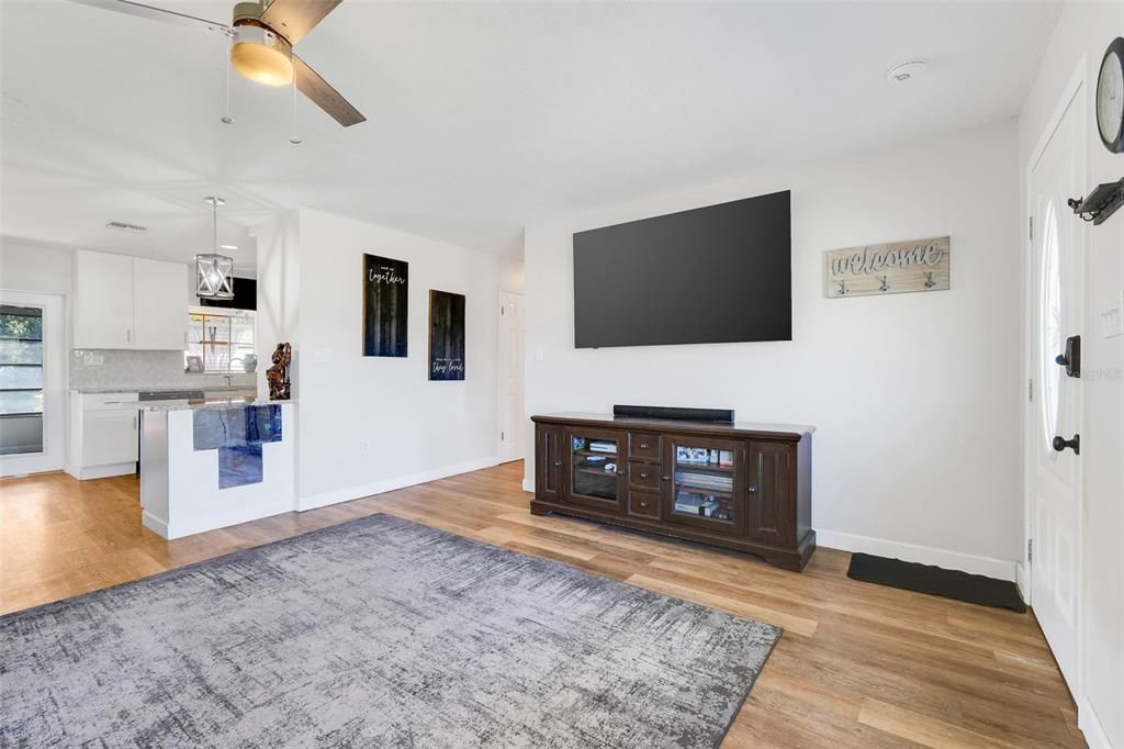 For Sale: $374,900 (2 beds, 2 baths, 1420 Square Feet)