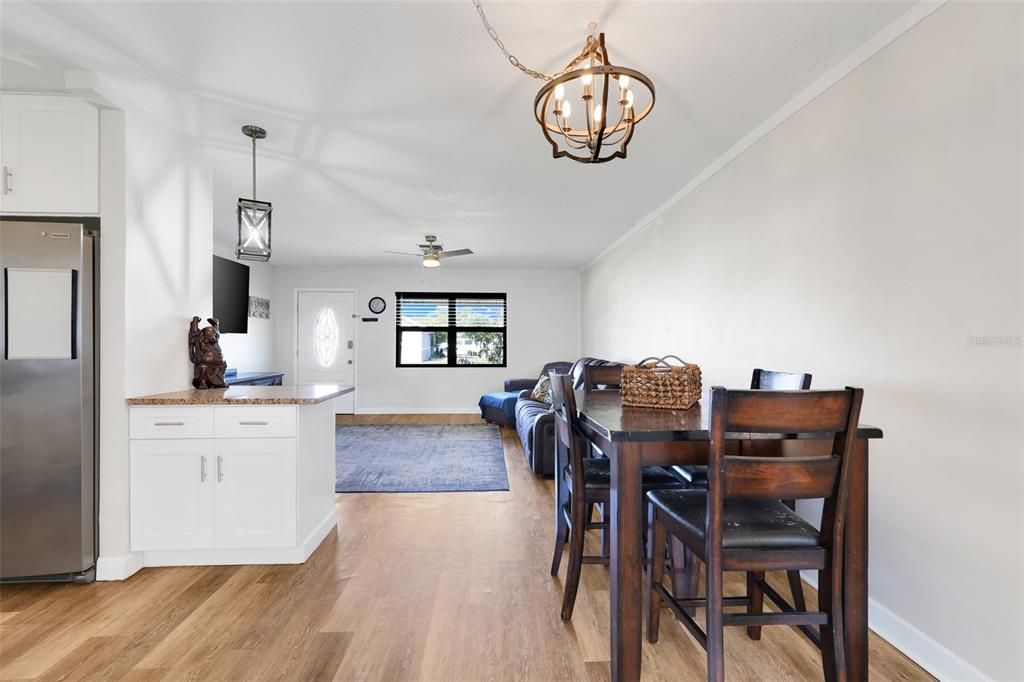 For Sale: $374,900 (2 beds, 2 baths, 1420 Square Feet)