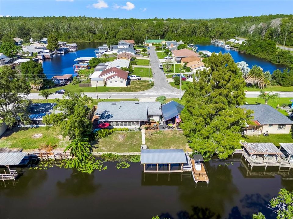 For Sale: $374,900 (2 beds, 2 baths, 1420 Square Feet)