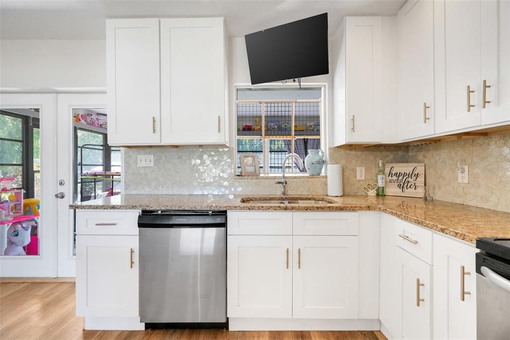 For Sale: $374,900 (2 beds, 2 baths, 1420 Square Feet)