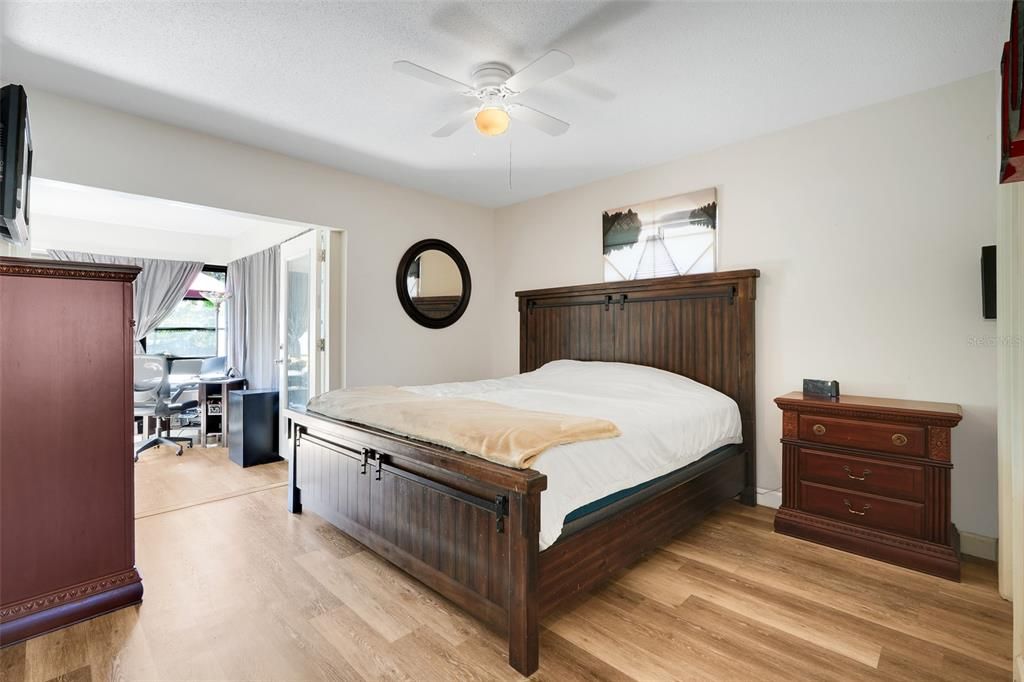 For Sale: $374,900 (2 beds, 2 baths, 1420 Square Feet)