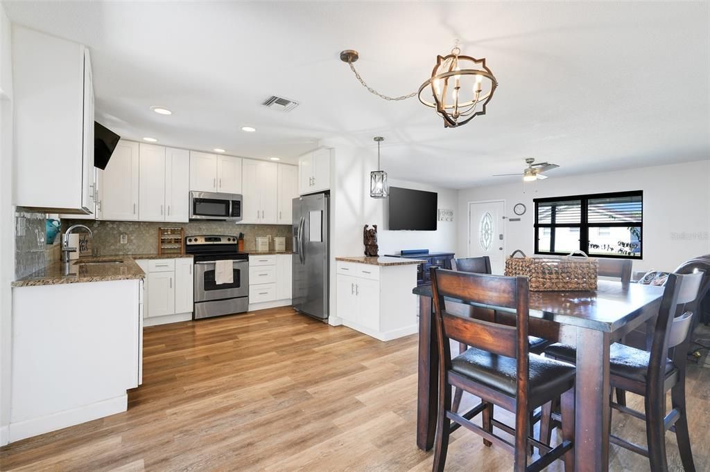 For Sale: $374,900 (2 beds, 2 baths, 1420 Square Feet)