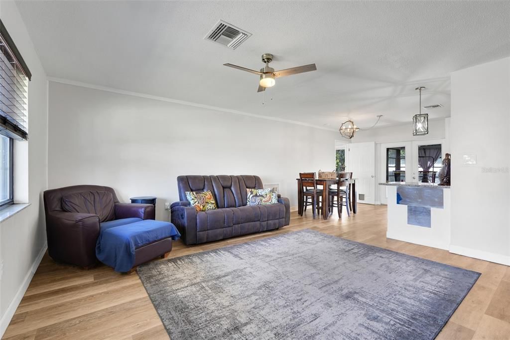 For Sale: $374,900 (2 beds, 2 baths, 1420 Square Feet)