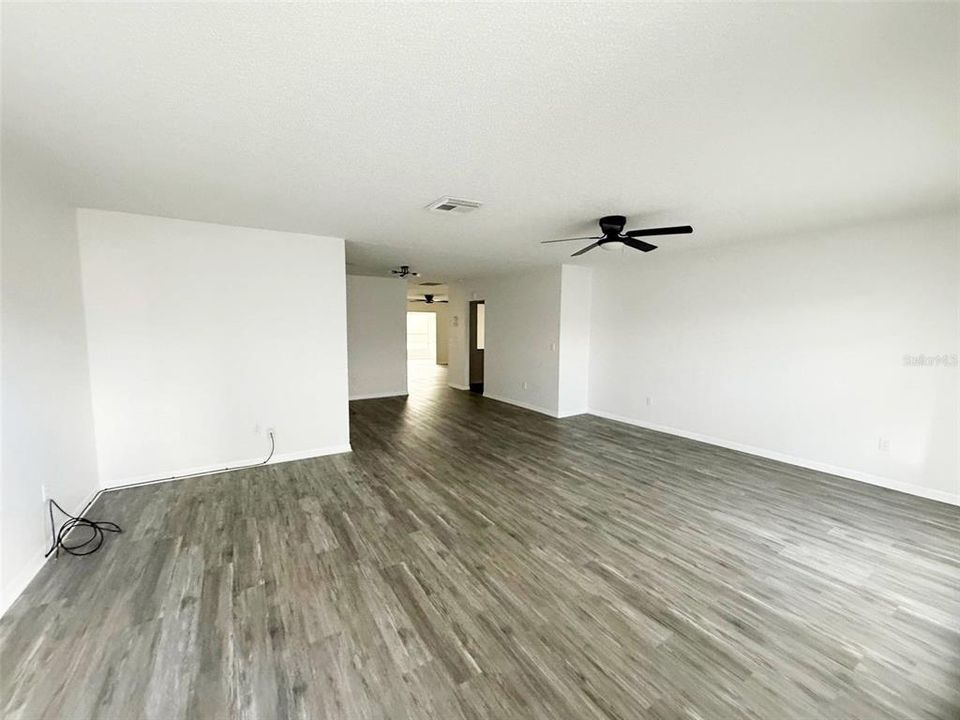 For Sale: $299,900 (2 beds, 2 baths, 1860 Square Feet)