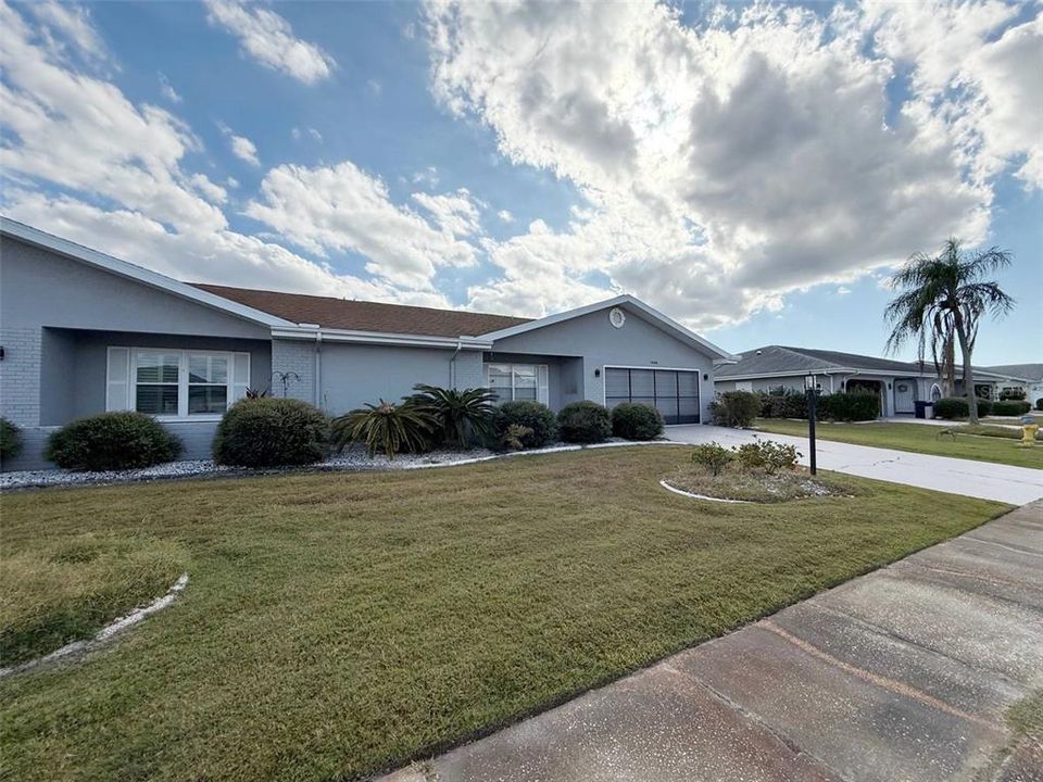 For Sale: $299,900 (2 beds, 2 baths, 1860 Square Feet)