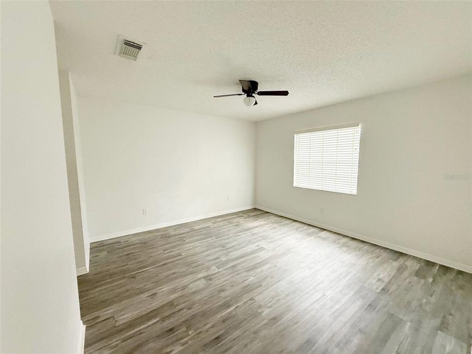 For Sale: $299,900 (2 beds, 2 baths, 1860 Square Feet)