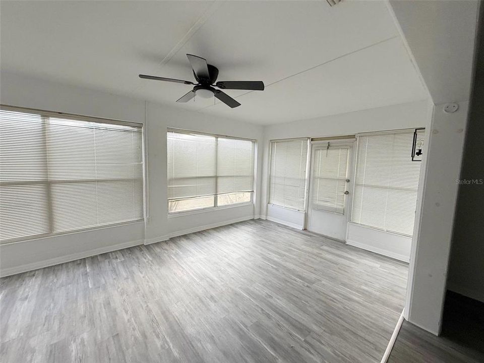 For Sale: $299,900 (2 beds, 2 baths, 1860 Square Feet)