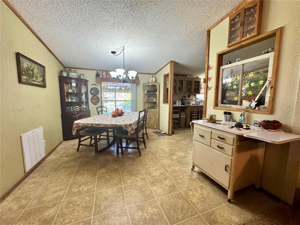 待售: $310,000 (3 贝兹, 2 浴室, 1404 平方英尺)