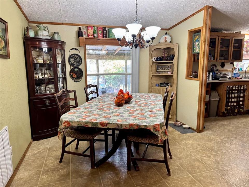 待售: $310,000 (3 贝兹, 2 浴室, 1404 平方英尺)