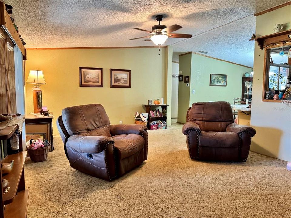 待售: $310,000 (3 贝兹, 2 浴室, 1404 平方英尺)