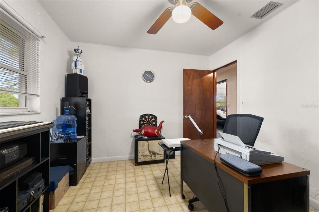 For Sale: $309,000 (3 beds, 2 baths, 1673 Square Feet)