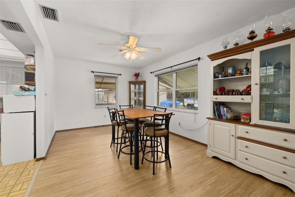 For Sale: $309,000 (3 beds, 2 baths, 1673 Square Feet)