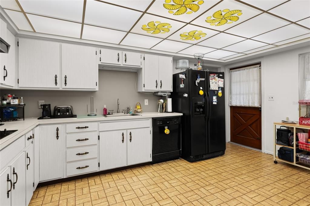 For Sale: $309,000 (3 beds, 2 baths, 1673 Square Feet)