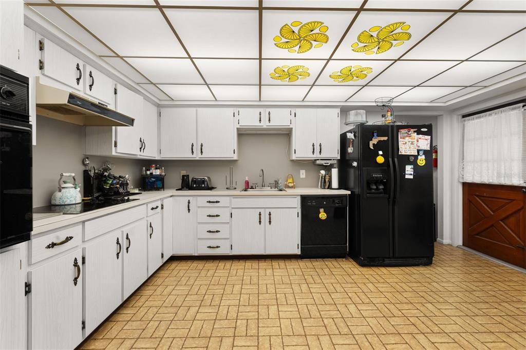 For Sale: $309,000 (3 beds, 2 baths, 1673 Square Feet)