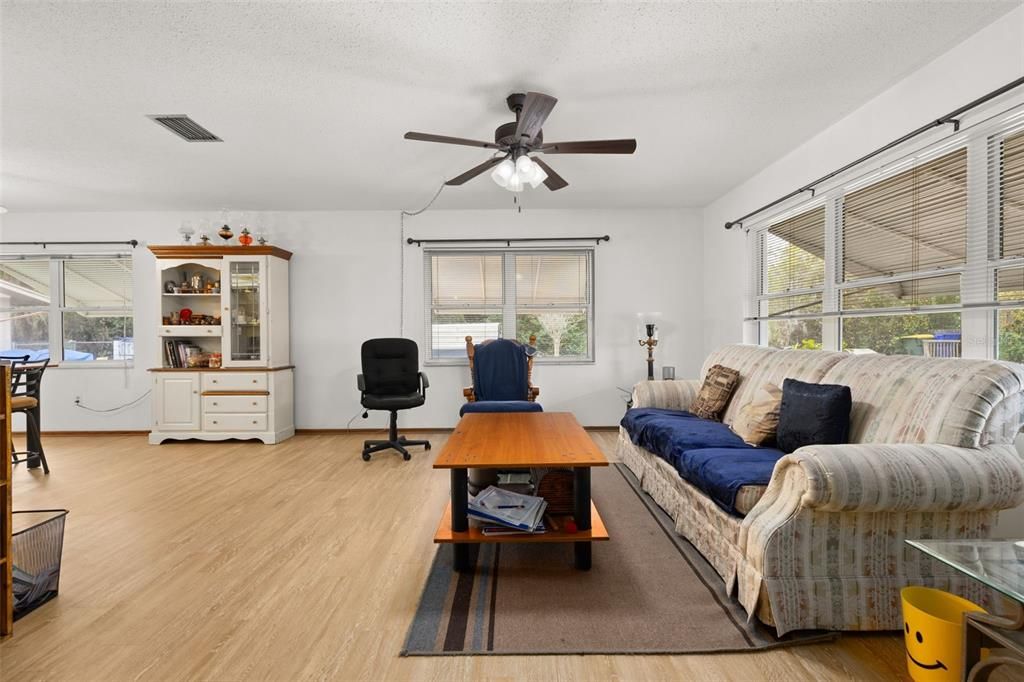 For Sale: $309,000 (3 beds, 2 baths, 1673 Square Feet)