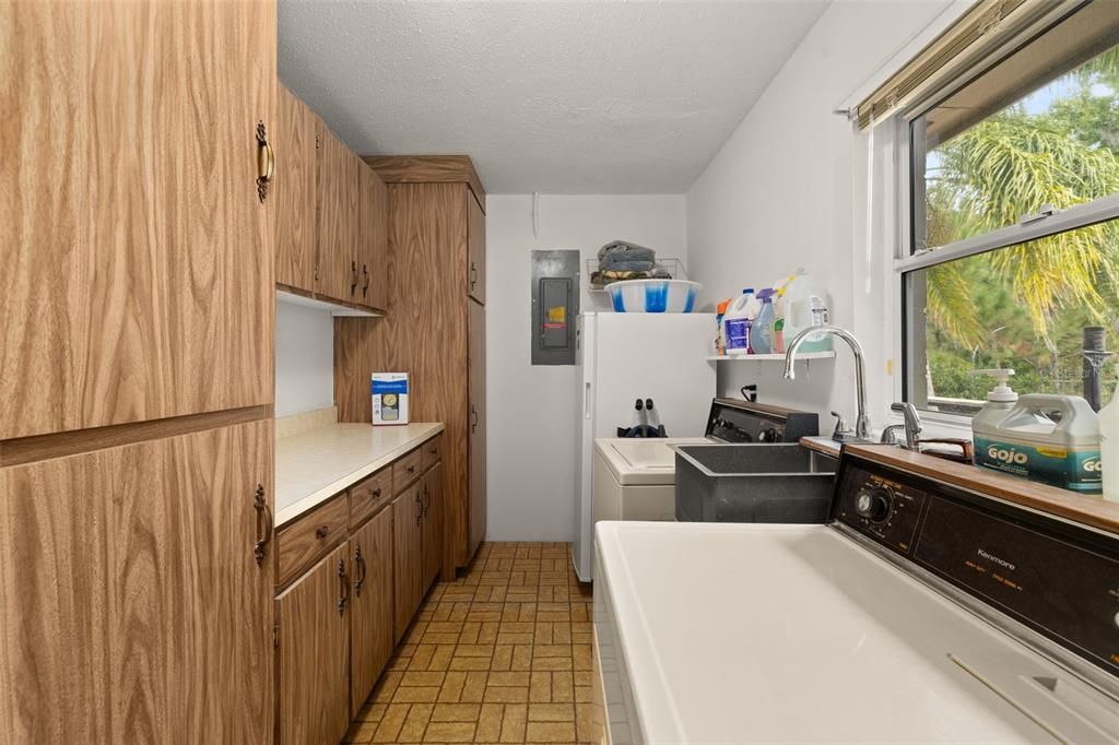 For Sale: $309,000 (3 beds, 2 baths, 1673 Square Feet)