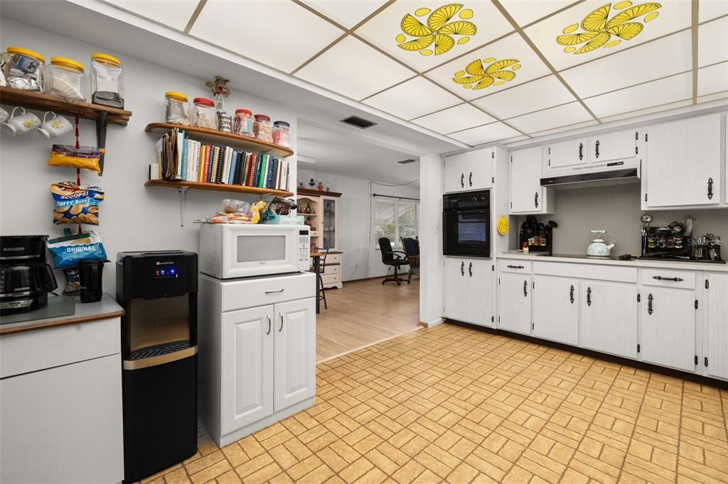 For Sale: $309,000 (3 beds, 2 baths, 1673 Square Feet)