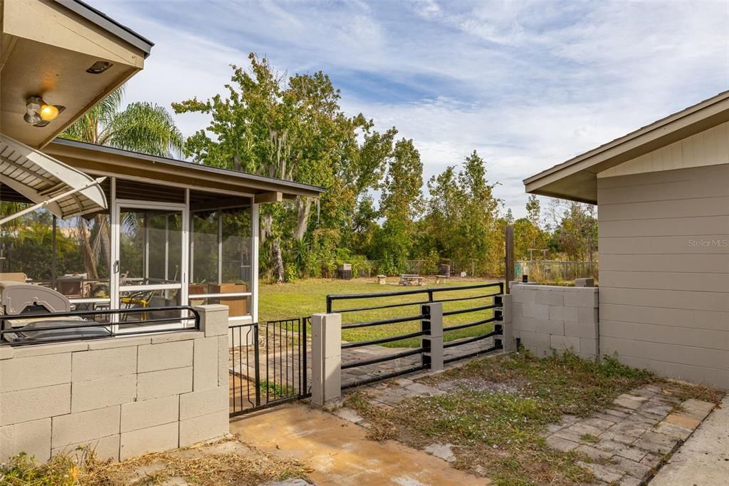 For Sale: $309,000 (3 beds, 2 baths, 1673 Square Feet)