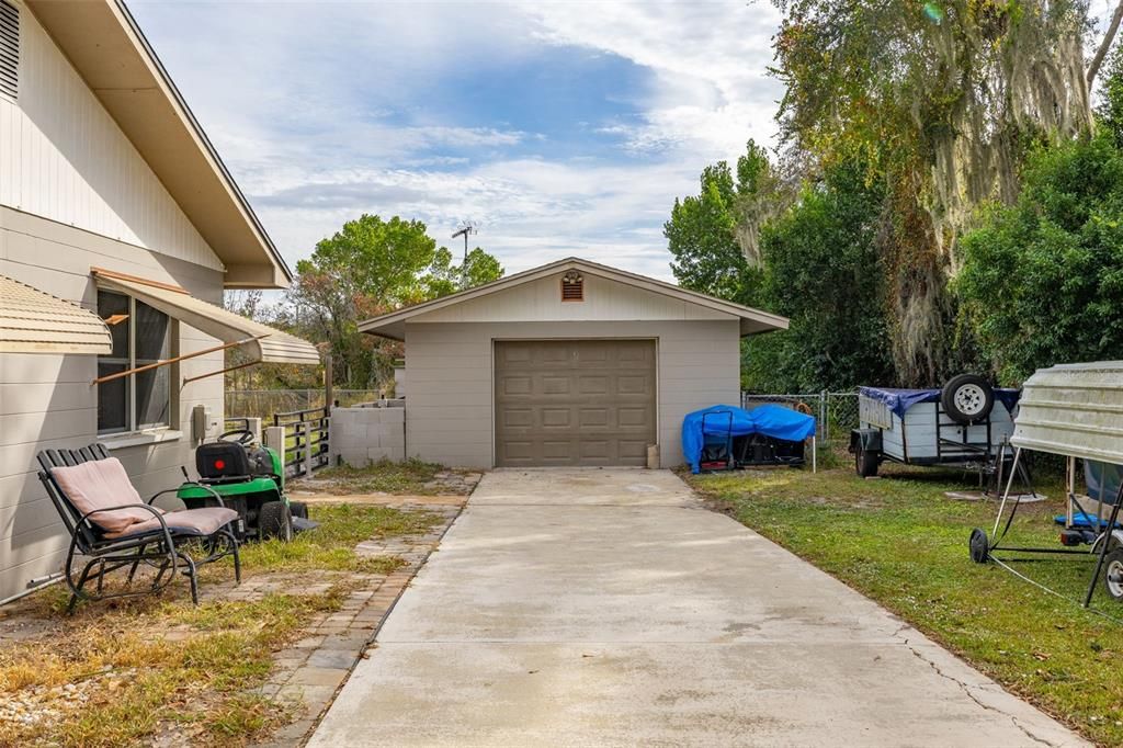 For Sale: $309,000 (3 beds, 2 baths, 1673 Square Feet)